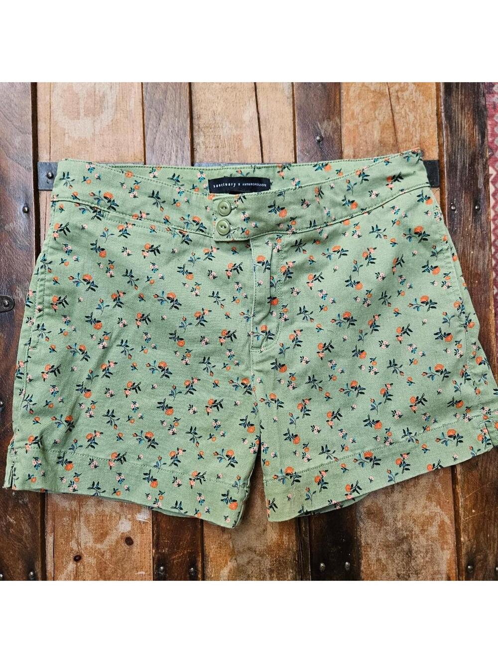 NWOT Sanctuary x Anthropologie green floral shorts!